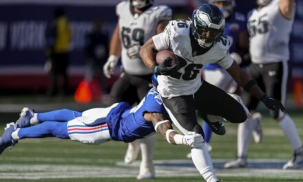 Barkley corre 176 yardas con un TD en un memorable regreso a NY con Eagles, que vencen 28-3 a Giants