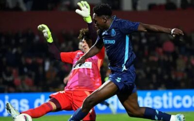 Ochoa es goleado 5-0 en Portugal; recibió ‘hat-trick’ en 14 minutos
