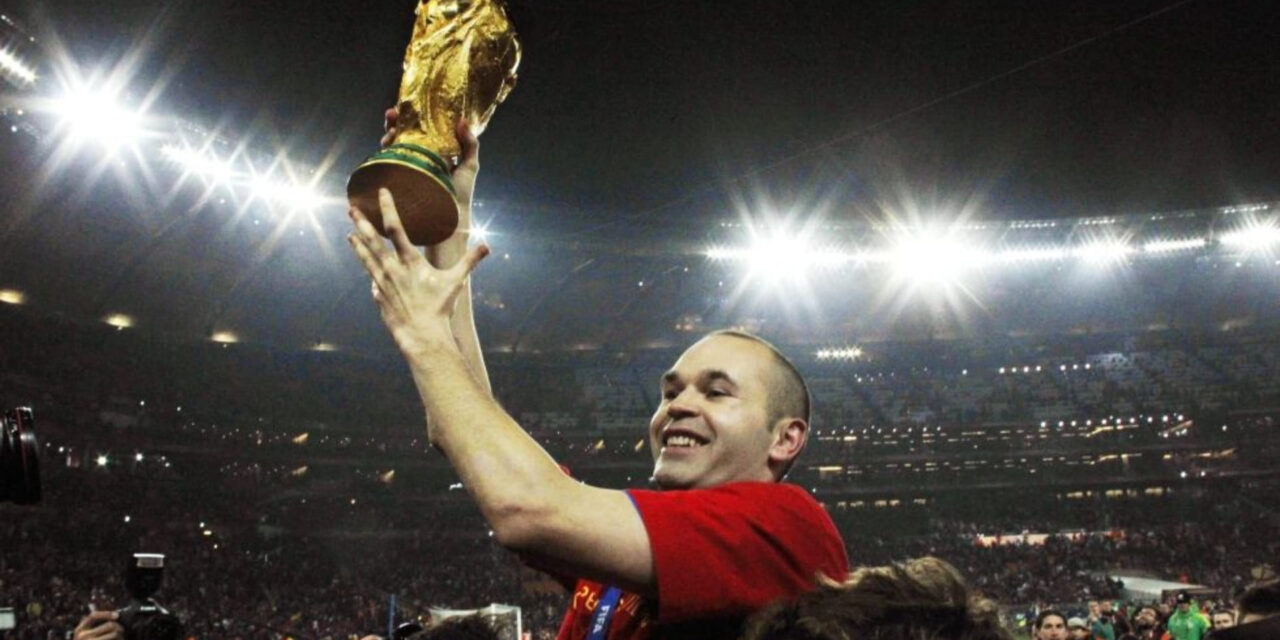 Iniesta, estrella del Barcelona y de España, anuncia su retirada tras 22 años de carrera