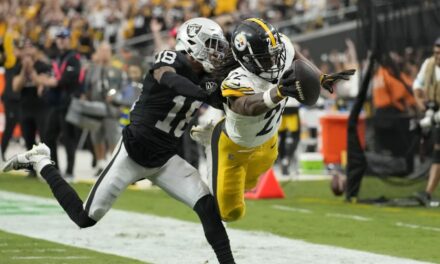 Primer juego de 100 yardas terrestres de Harris lleva a Steelers a victoria 32-13 sobre Raiders