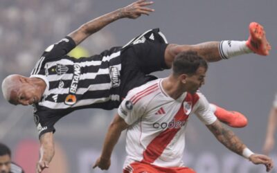 Deyverson guía al Atlético Mineiro en goleada sobre River Plate en la 1ra semifinal de Libertadores
