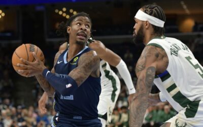 Con triple doble, Morant guía a Grizzlies a victoria de 122-99 sobre Bucks inoperantes