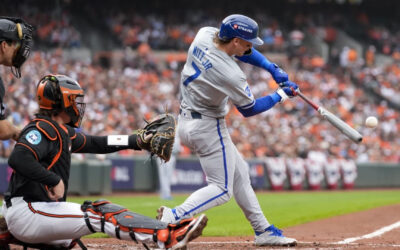 Con otro hit clave de Witt, Reales barren a Orioles en la serie de comodines