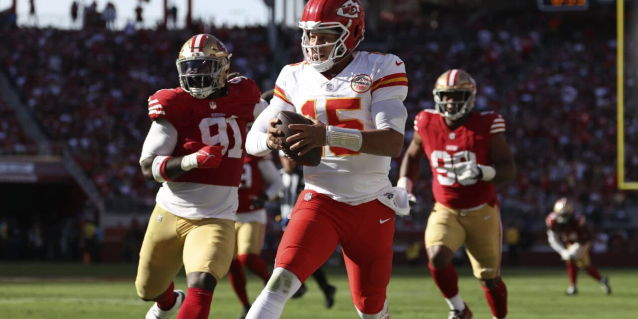 Patrick Mahomes y los Chiefs se mantienen invictos al vencer 28-18 a los 49ers