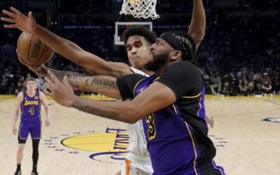 Anthony Davis contribuye con 35 puntos a remontada de Lakers ante Suns