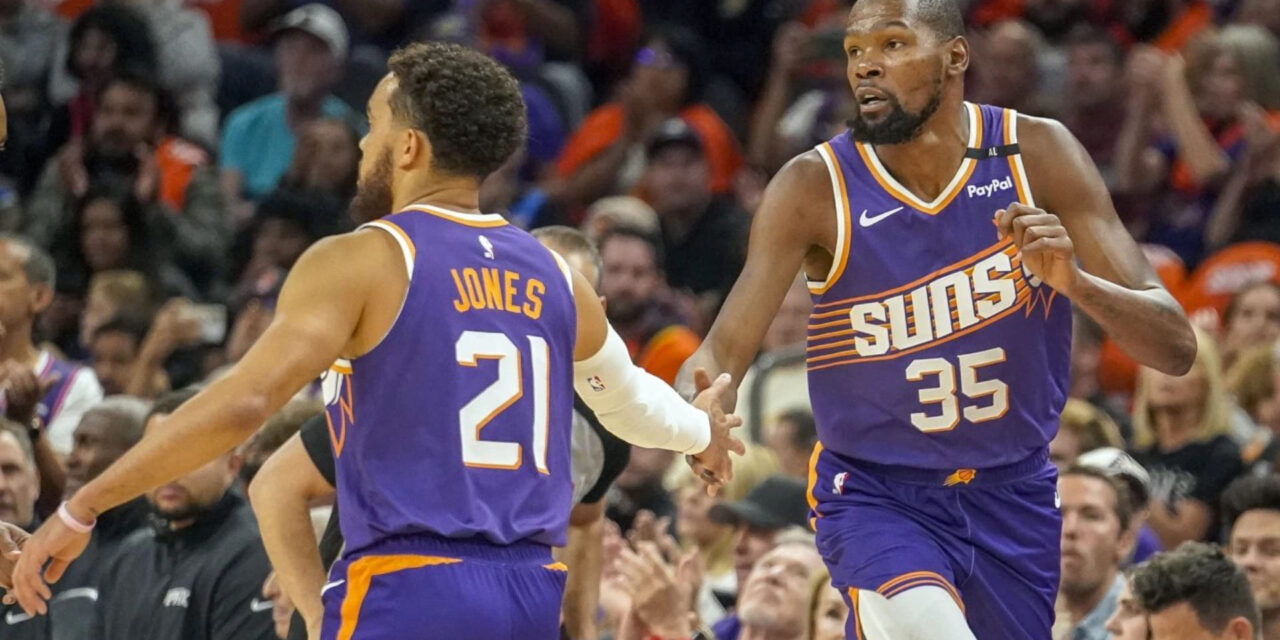 Durant consigue 31 puntos y lleva a Suns a victoria sobre Mavericks, 114-102