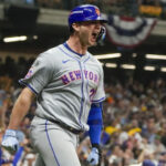 Con jonrón de Alonso, Mets remontan y vencen a Brewers para avanzar a serie divisional