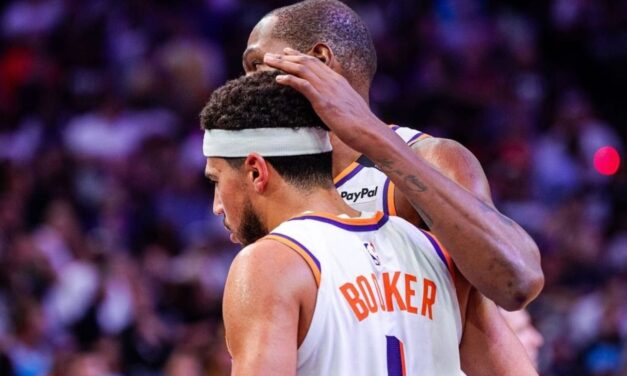 Booker anota 33, Durant suma 30 y los Suns remontan 109-105 en primer revés de Lakers