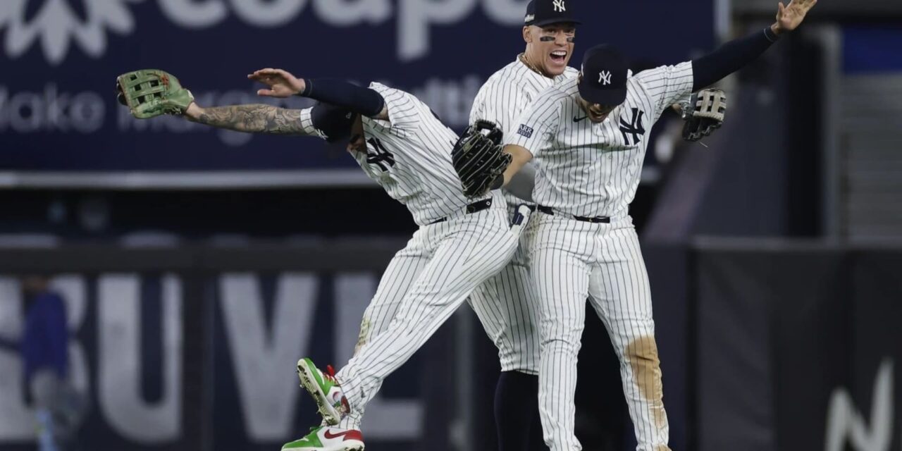 Verdugo aporta hit y atrapada clave a triunfo de Yankees ante Reales en inicio de Serie Divisional