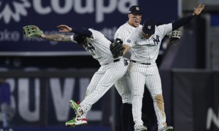 Verdugo aporta hit y atrapada clave a triunfo de Yankees ante Reales en inicio de Serie Divisional