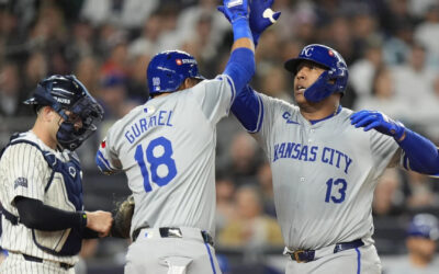 Salvador Pérez y Maikel García brillan por Reales en victoria 4-2 para empatar serie con Yankees