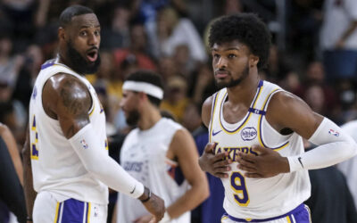 LeBron y su hijo Bronny James juegan juntos por primera vez en pretemporada con los Lakers