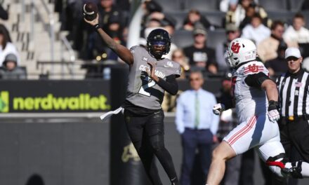 Shedeur Sanders se sobrepone a un mal comienzo y lanza 3 pases de TD para liderar al No. 18 Colorado a superar a Utah 49-24