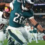 Barkley anota 2 veces para que Eagles derroten 26-18 a Commanders y amplíen ventaja en el Este