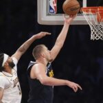 Jokic anota 34, Porter suma 24 y Nuggets superan a Lakers por 127-102