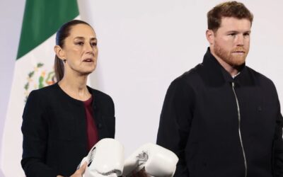 El boxeador mexicano Saúl ‘Canelo’ Álvarez entrega “guantes blancos de la paz” a Sheinbaum