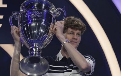 Otorgan trofeo a Sinner por terminar el año en el primer lugar del ranking ATP