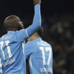 Napoli vence 1-0 a Roma para recuperar liderato de Serie A