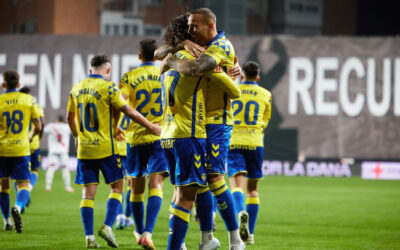 Las Palmas asalta Vallecas