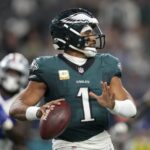 Eagles superan 34-6 a los desacertados Cowboys sin Prescott