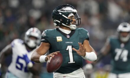 Eagles superan 34-6 a los desacertados Cowboys sin Prescott