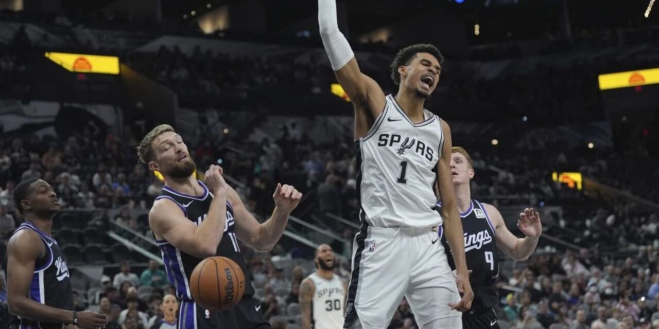 Con 35 puntos y 14 rebotes de Wembanyama y doble-doble de Paul Spurs vencen 116-96 a Kings