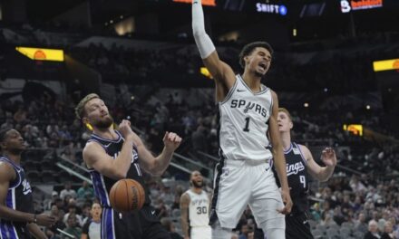 Con 35 puntos y 14 rebotes de Wembanyama y doble-doble de Paul Spurs vencen 116-96 a Kings