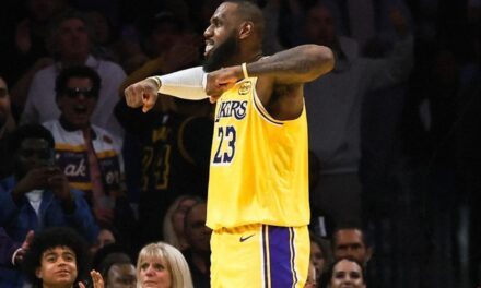 LeBron logra 3er triple-doble consecutivo; Lakers remontan y vencen 128-123 a Grizzlies