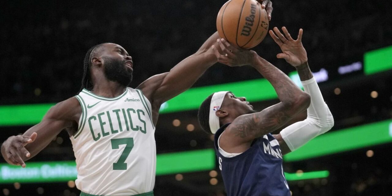 Jaylen Brown anota 29 puntos para que Celtics se aferren a vencer 107-105 a Timberwolves