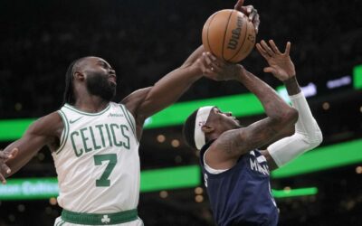 Jaylen Brown anota 29 puntos para que Celtics se aferren a vencer 107-105 a Timberwolves