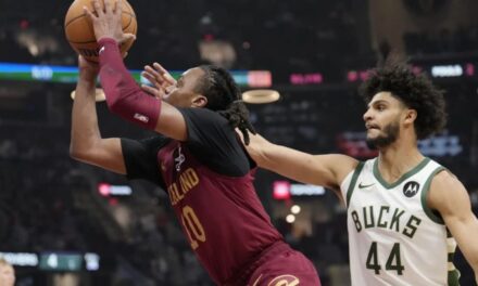 Garland anota 39 y Cavaliers mejoran a 8-0 con victoria 116-114 sobre Bucks sin Giannis