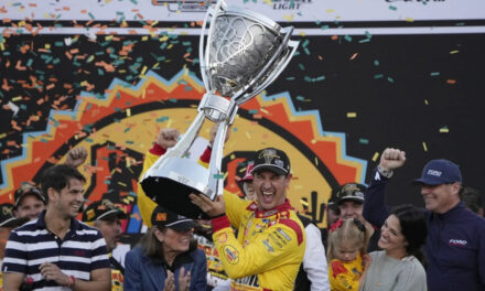 Joey Logano logra su tercer campeonato de la Copa NASCAR tras un gran día en el Phoenix Raceway