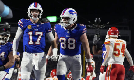 Josh Allen sella la victoria de Bills 30-21 sobre Chiefs y termina con su temporada perfecta