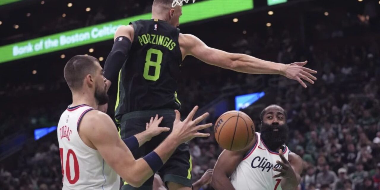 Porzingis anota 16 en su debut de temporada y Celtics vencen 126-94 a Clippers