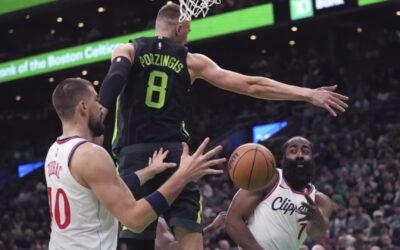 Porzingis anota 16 en su debut de temporada y Celtics vencen 126-94 a Clippers