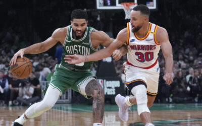 Curry anota 27 puntos y lleva a Warriors a victoria sobre Celtics por 118-112