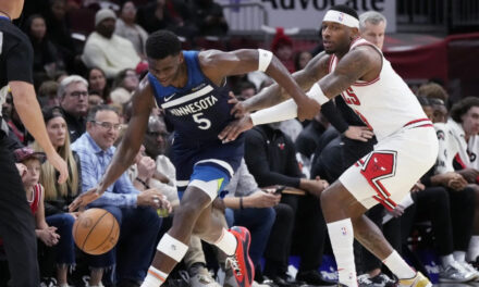 Edwards brilla por Timberwolves, que remontan y vencen 135-119 a Bulls