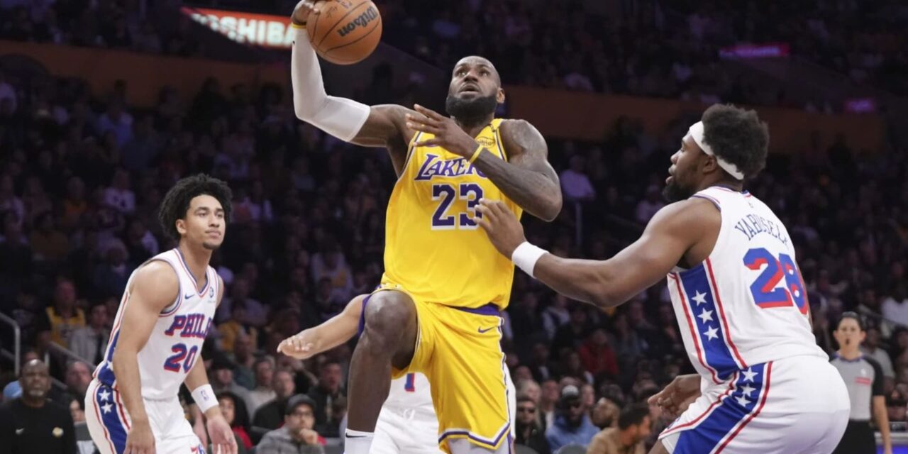 LeBron llega a 114 triples-dobles, en victoria de Lakers 116-106 ante unos 76ers en declive