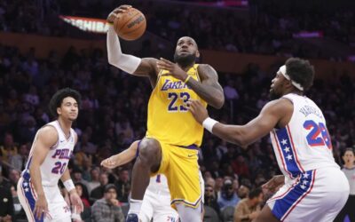 LeBron llega a 114 triples-dobles, en victoria de Lakers 116-106 ante unos 76ers en declive