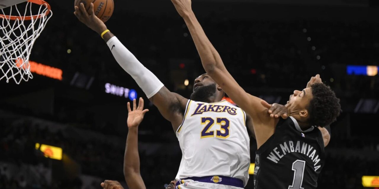 Davis y LeBron guían a Lakers a victoria 120-115 sobre Spurs en defensa del título de NBA Cup