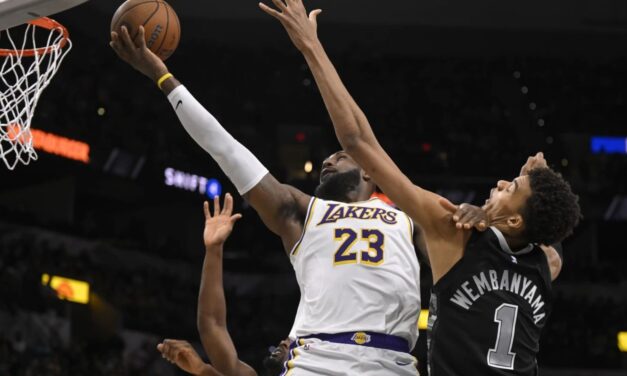 Davis y LeBron guían a Lakers a victoria 120-115 sobre Spurs en defensa del título de NBA Cup