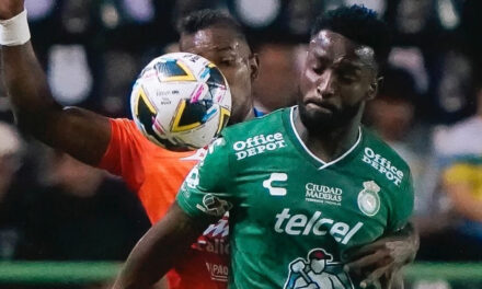 León desperdicia penales y deja ir vital triunfo ante Mazatlán