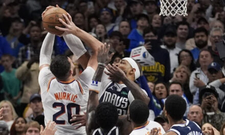 Jusuf Nurkic convierte tiro libre a 0,8 segundos del final y da victoria a Suns sobre Mavs, 114-113