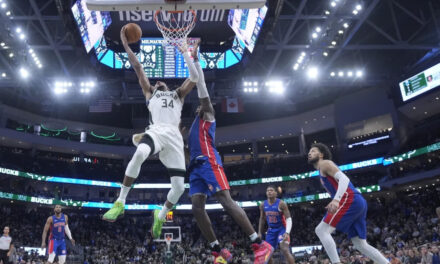 Antetokounmpo registra 59 puntos y Bucks vencen 127-120 a Pistons en tiempo extra