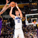 Wagner anota triple decisivo y Magic aprovecha errores de Davis para vencer 119-118 a Lakers