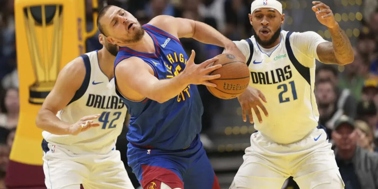 Mavericks desperdician ventaja de 24 puntos pero vencen a Nuggets por 123-120