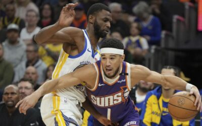 Booker anota 27 y Suns vencen 113-105 a Warriors, que hilan su 4ta derrota