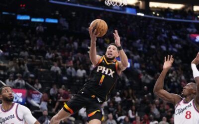 Booker y Durant encabezan remontada de Suns, que vencen 125-119 a Clippers