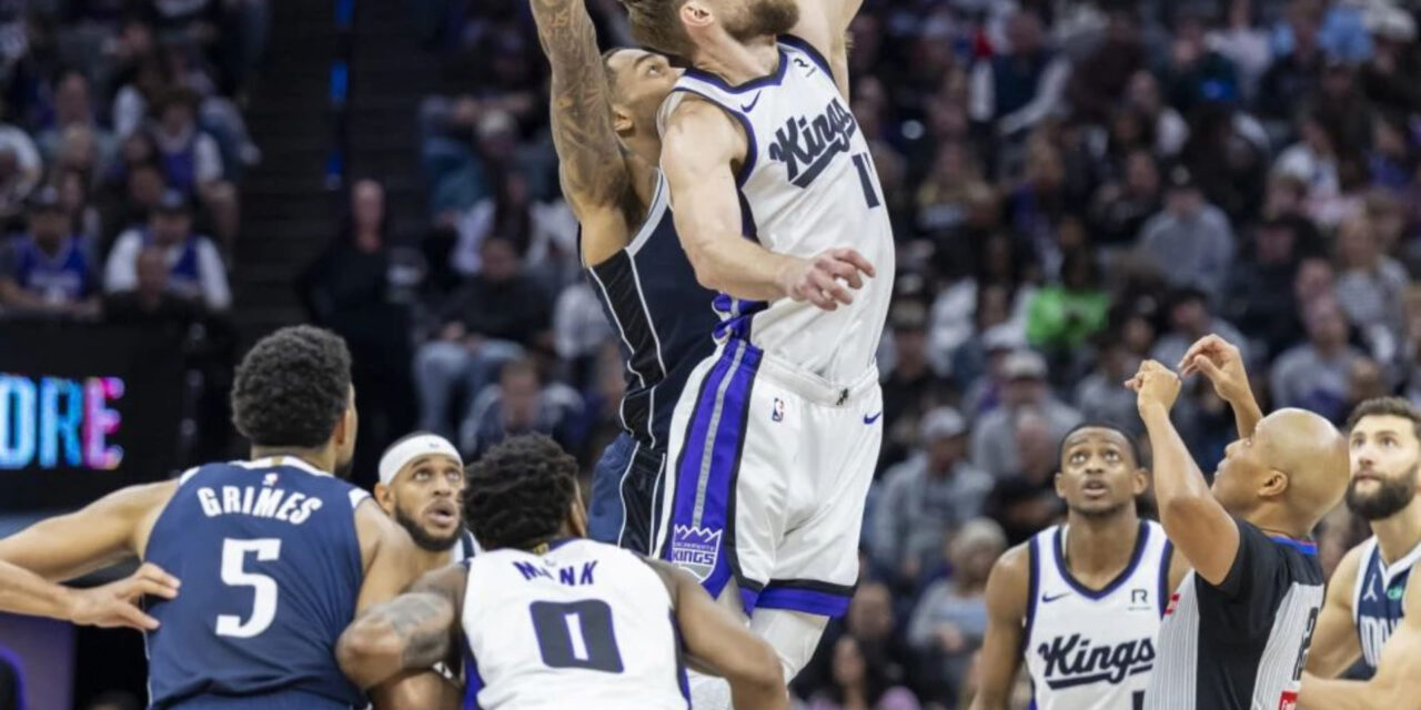 Kings vencen a Mavericks 110-100 en el debut de Christie como entrenador interino