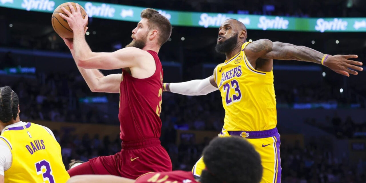 Cavaliers derrotan 122-110 a Lakers y arruinan el primer juego de LeBron tras cumplir 40 años